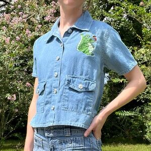3/$30🪩 Vintage Alligator Patch Denim Top